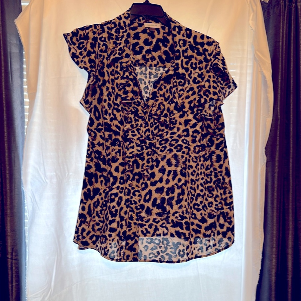 Calvin Klein animal print top with ruffled front and capped sleeve size 3x